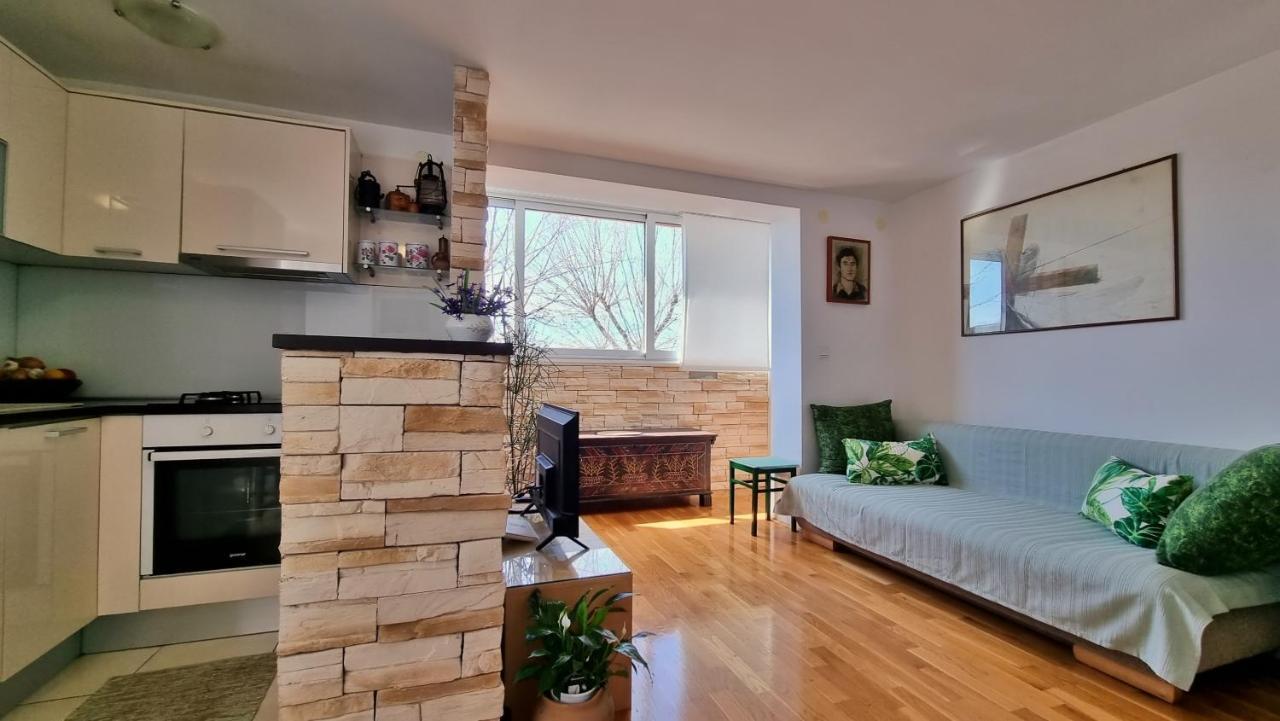 Apartment Tica Omiš Buitenkant foto